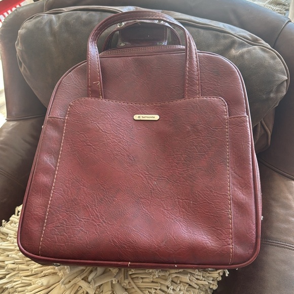 Vintage Samsonite Red Leather Travel Bag, 15" x 15.5" x 8" - Picture 1 of 14